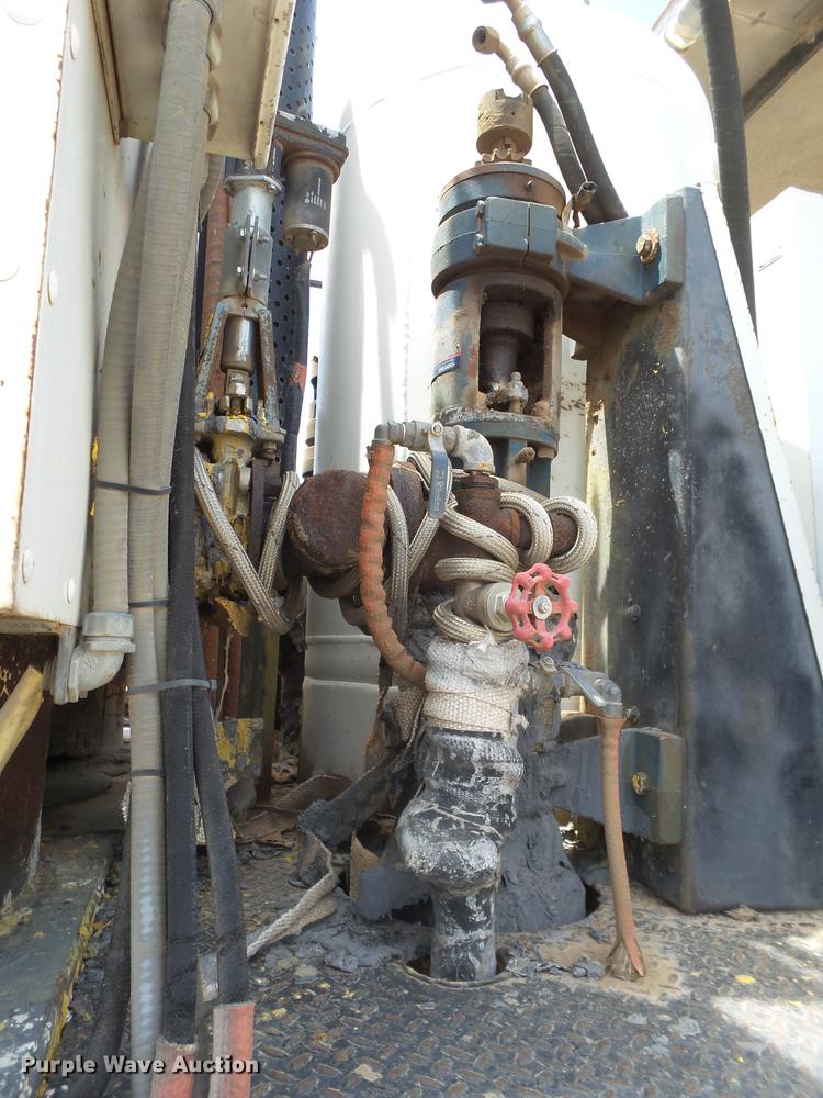 image for item EN9620 1999 GMC T6500 road striper truck