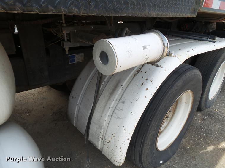 image for item EN9620 1999 GMC T6500 road striper truck