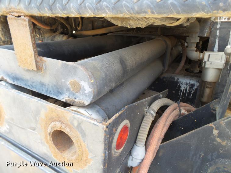 image for item EN9620 1999 GMC T6500 road striper truck