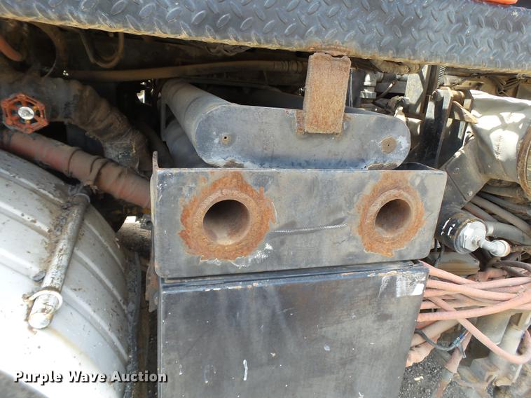 image for item EN9620 1999 GMC T6500 road striper truck