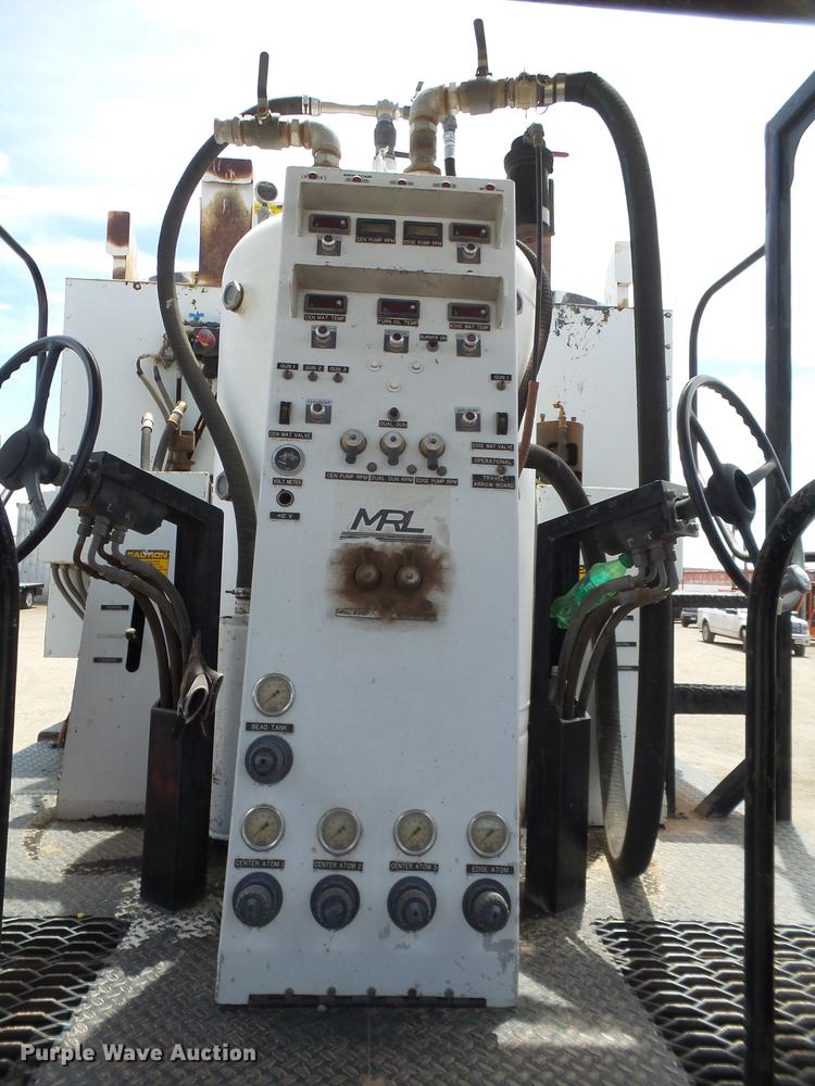 image for item EN9620 1999 GMC T6500 road striper truck