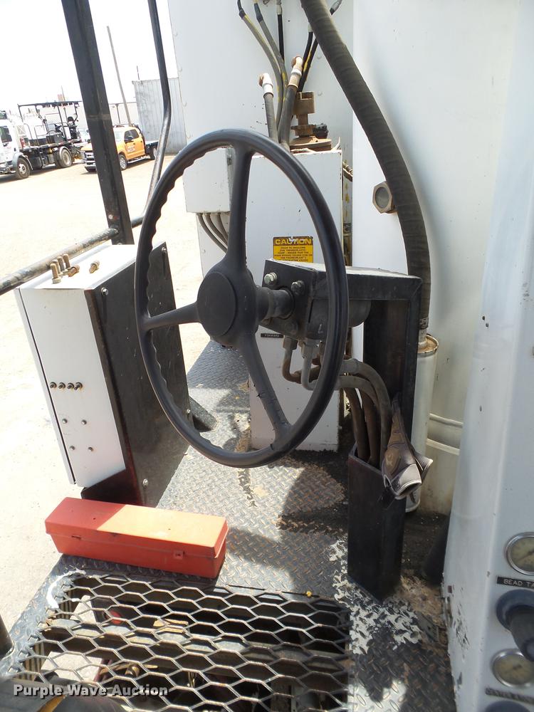 image for item EN9620 1999 GMC T6500 road striper truck