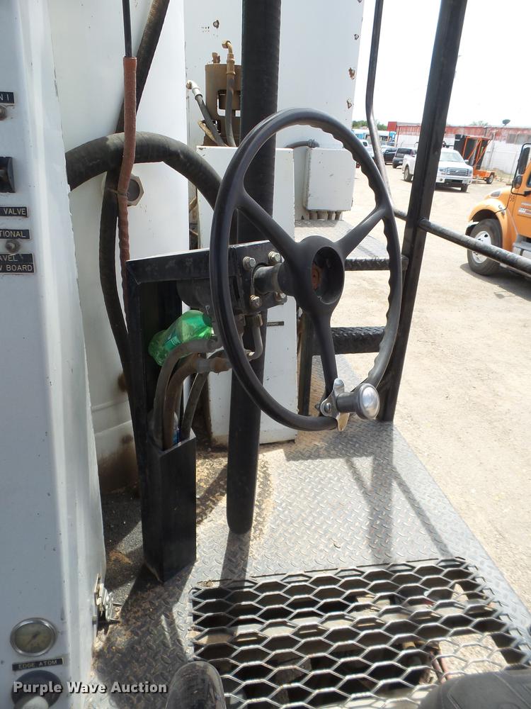 image for item EN9620 1999 GMC T6500 road striper truck