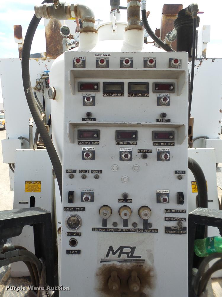 image for item EN9620 1999 GMC T6500 road striper truck