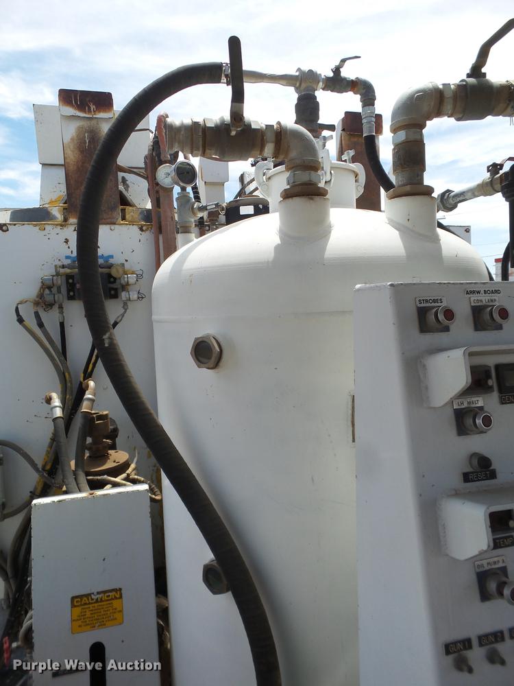 image for item EN9620 1999 GMC T6500 road striper truck