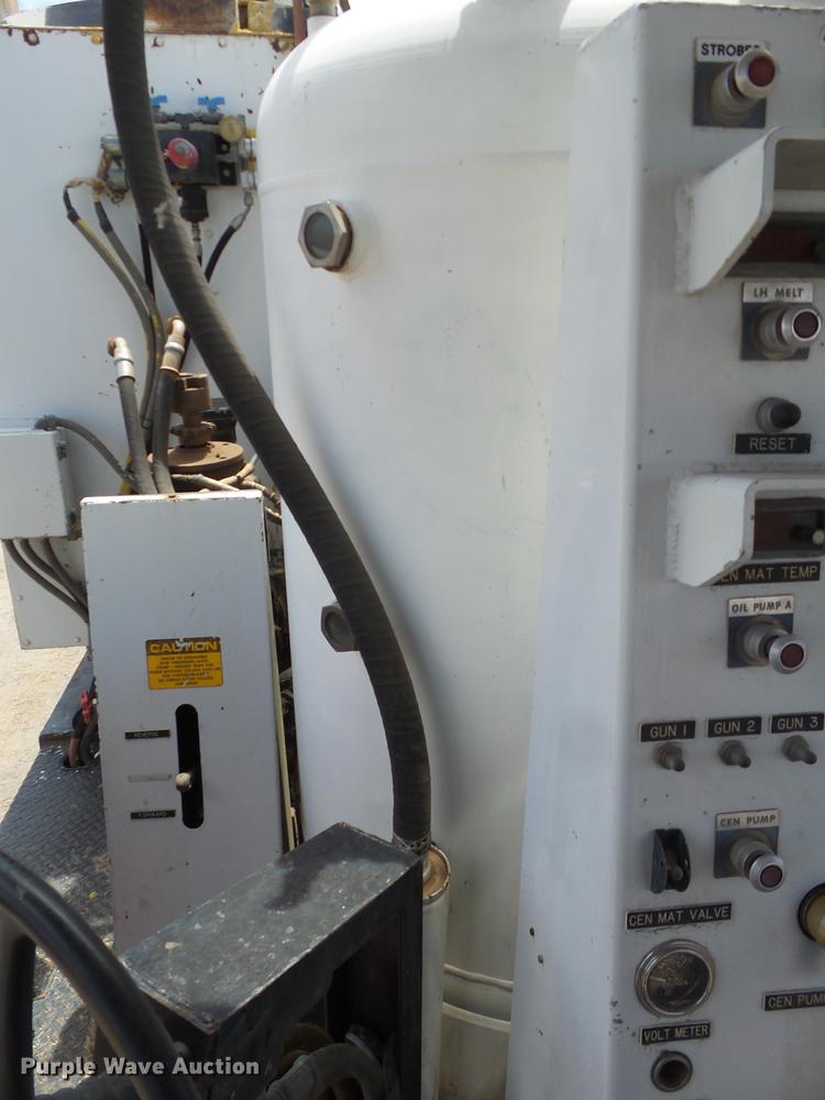 image for item EN9620 1999 GMC T6500 road striper truck