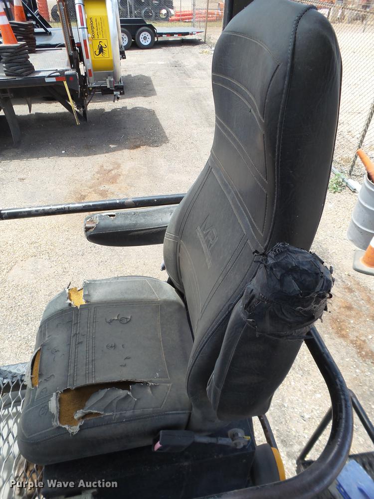 image for item EN9620 1999 GMC T6500 road striper truck