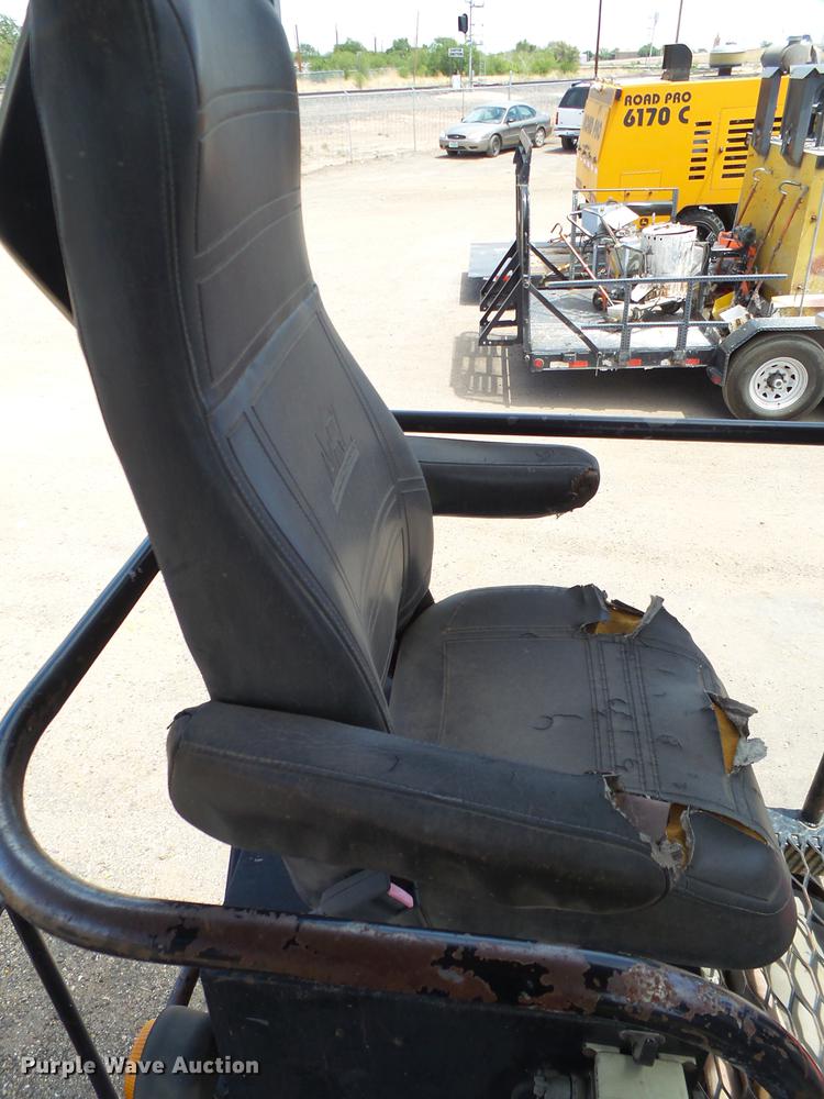 image for item EN9620 1999 GMC T6500 road striper truck