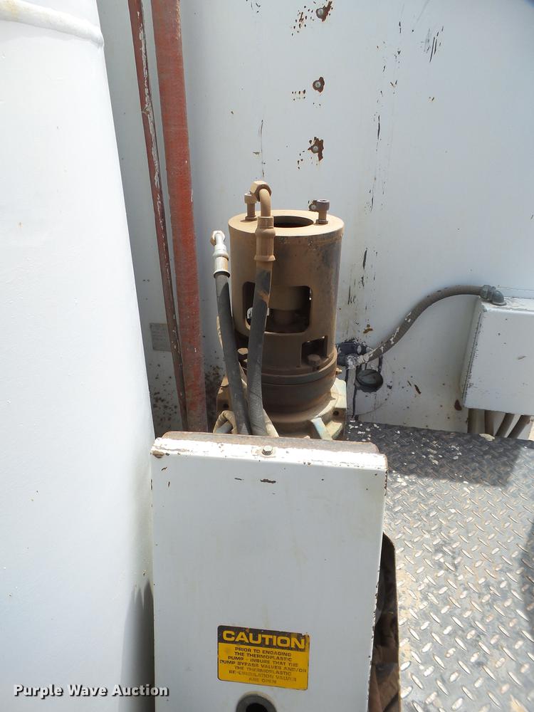 image for item EN9620 1999 GMC T6500 road striper truck