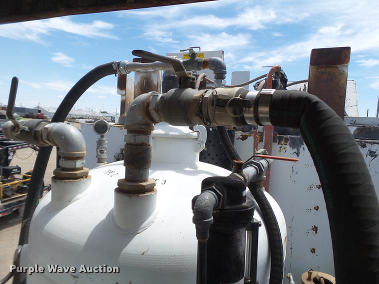 image for item EN9620 1999 GMC T6500 road striper truck