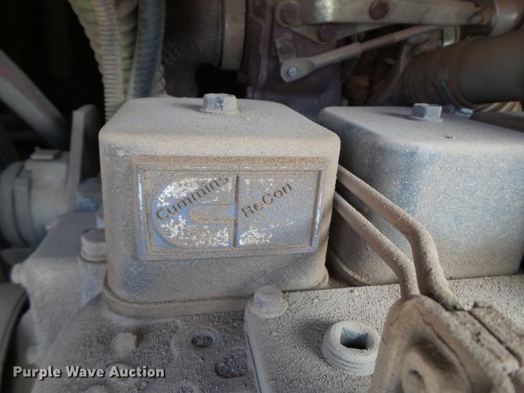 image for item EN9620 1999 GMC T6500 road striper truck