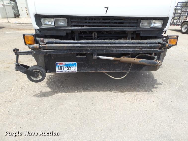 image for item EN9620 1999 GMC T6500 road striper truck