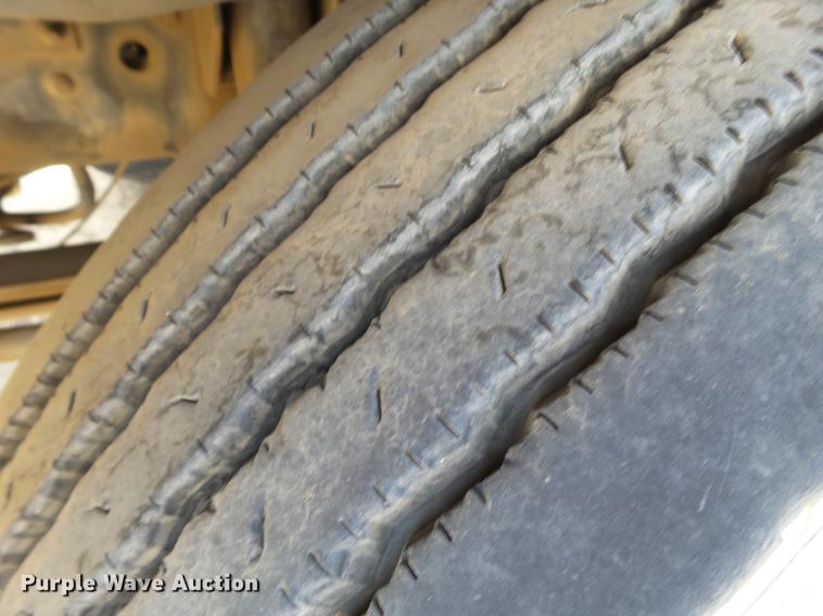 image for item EN9620 1999 GMC T6500 road striper truck