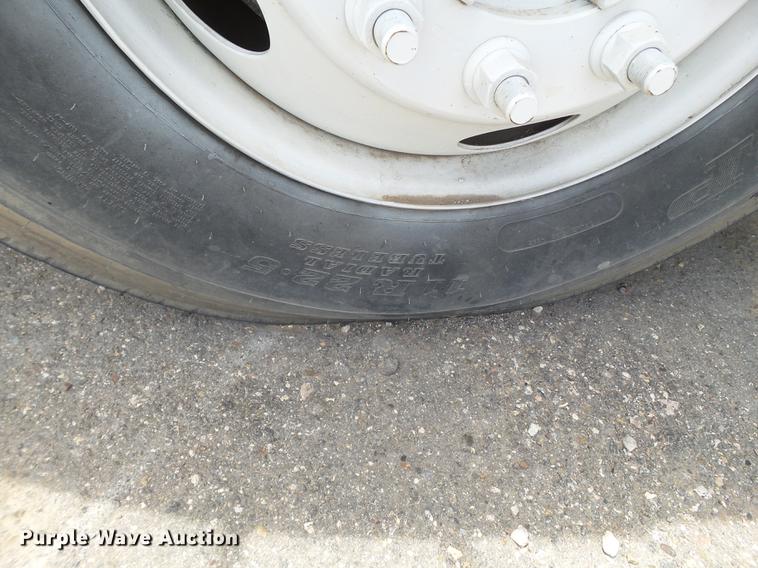 image for item EN9620 1999 GMC T6500 road striper truck