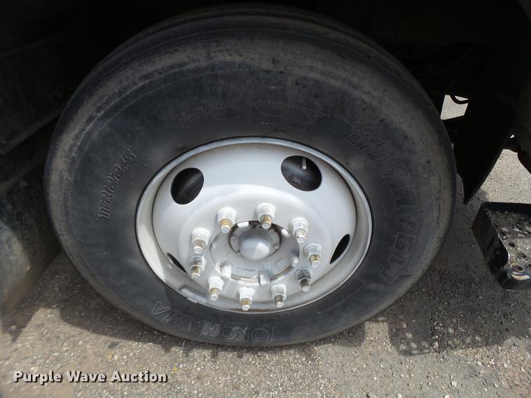 image for item EN9620 1999 GMC T6500 road striper truck