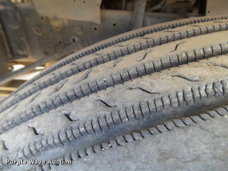 image for item EN9620 1999 GMC T6500 road striper truck