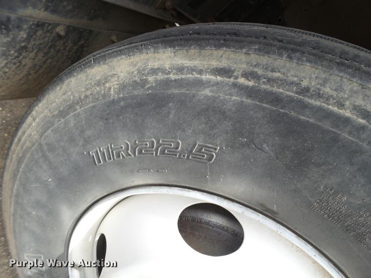 image for item EN9620 1999 GMC T6500 road striper truck