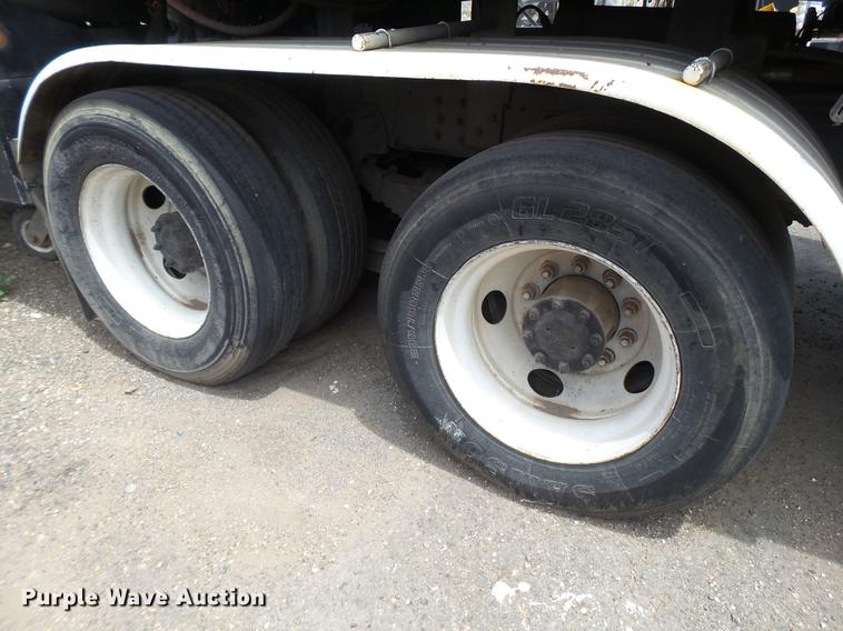 image for item EN9620 1999 GMC T6500 road striper truck