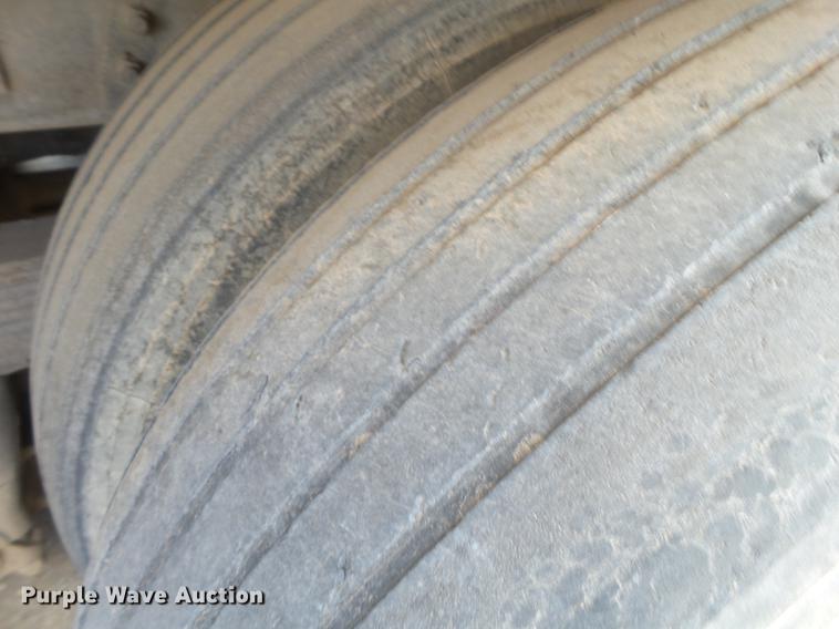 image for item EN9620 1999 GMC T6500 road striper truck