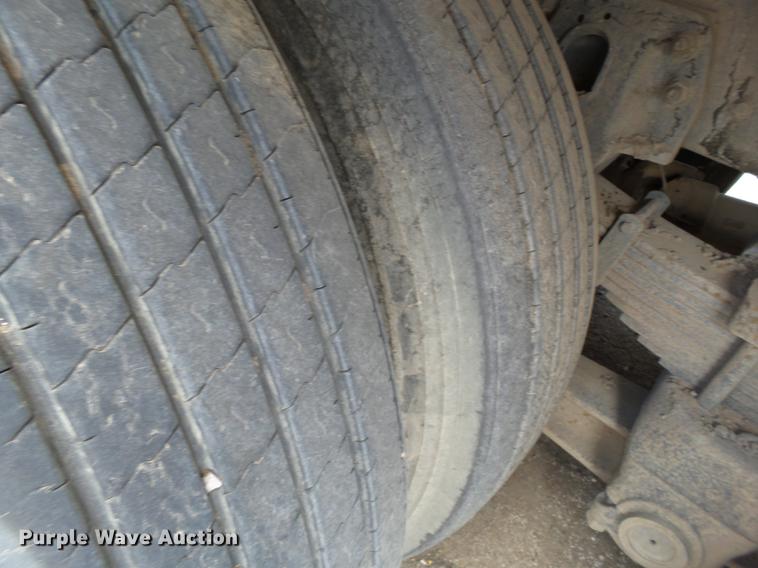 image for item EN9620 1999 GMC T6500 road striper truck