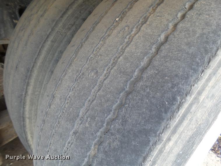 image for item EN9620 1999 GMC T6500 road striper truck