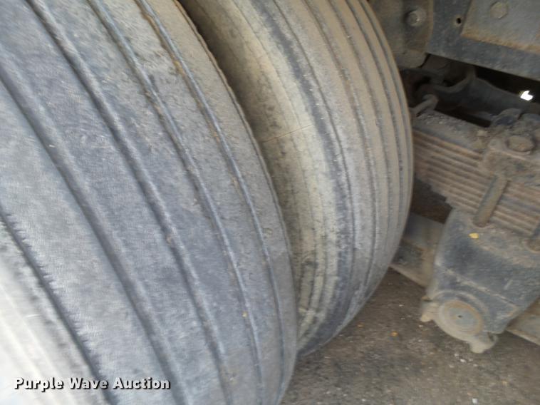 image for item EN9620 1999 GMC T6500 road striper truck