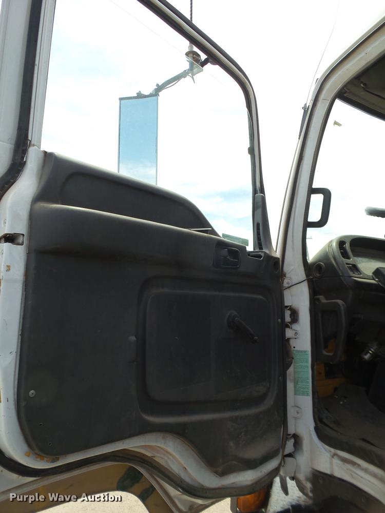 image for item EN9620 1999 GMC T6500 road striper truck