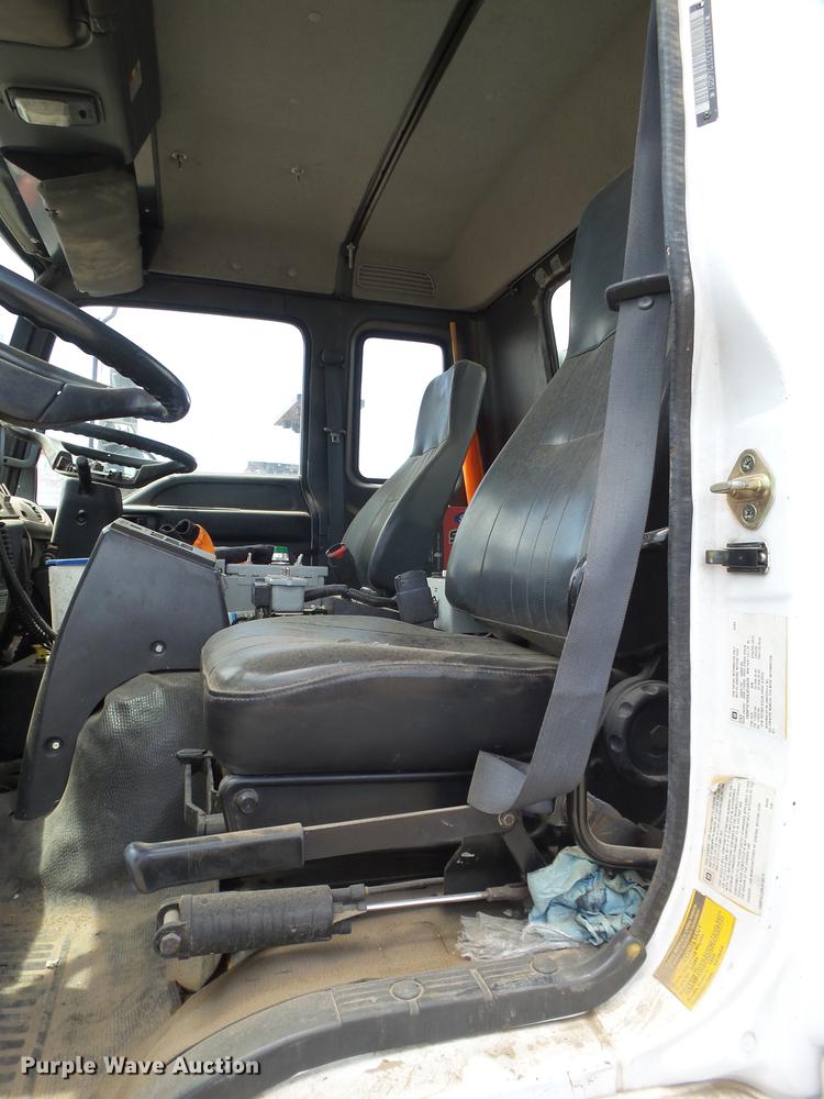 image for item EN9620 1999 GMC T6500 road striper truck