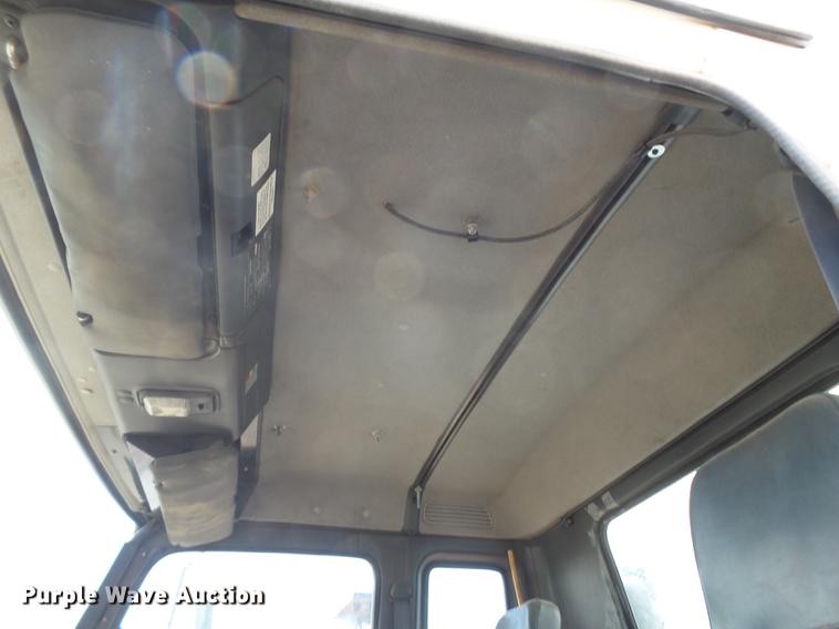 image for item EN9620 1999 GMC T6500 road striper truck