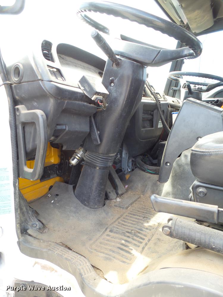 image for item EN9620 1999 GMC T6500 road striper truck