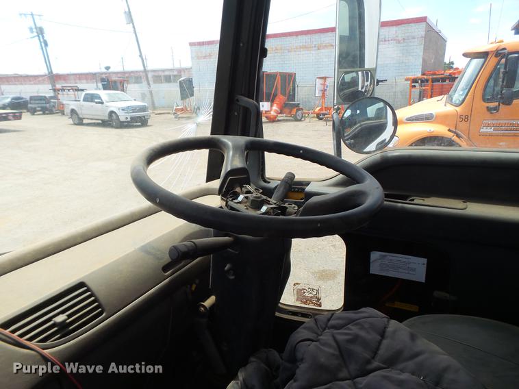 image for item EN9620 1999 GMC T6500 road striper truck