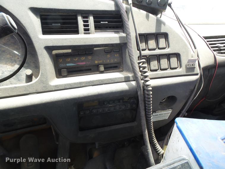 image for item EN9620 1999 GMC T6500 road striper truck