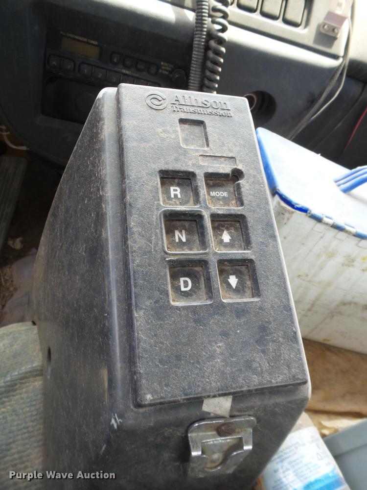 image for item EN9620 1999 GMC T6500 road striper truck