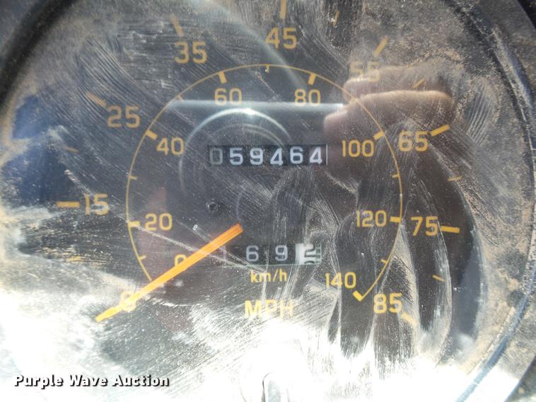 image for item EN9620 1999 GMC T6500 road striper truck