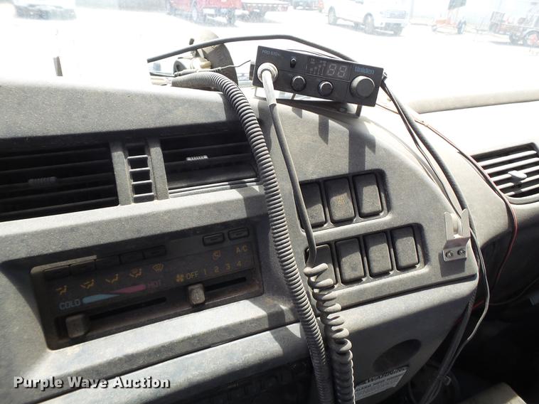 image for item EN9620 1999 GMC T6500 road striper truck