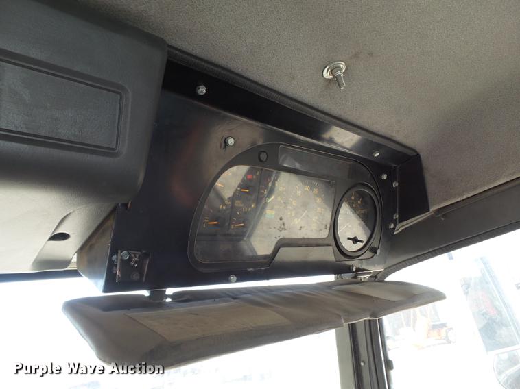 image for item EN9620 1999 GMC T6500 road striper truck