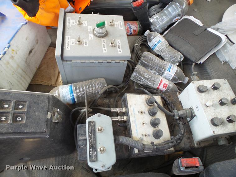 image for item EN9620 1999 GMC T6500 road striper truck