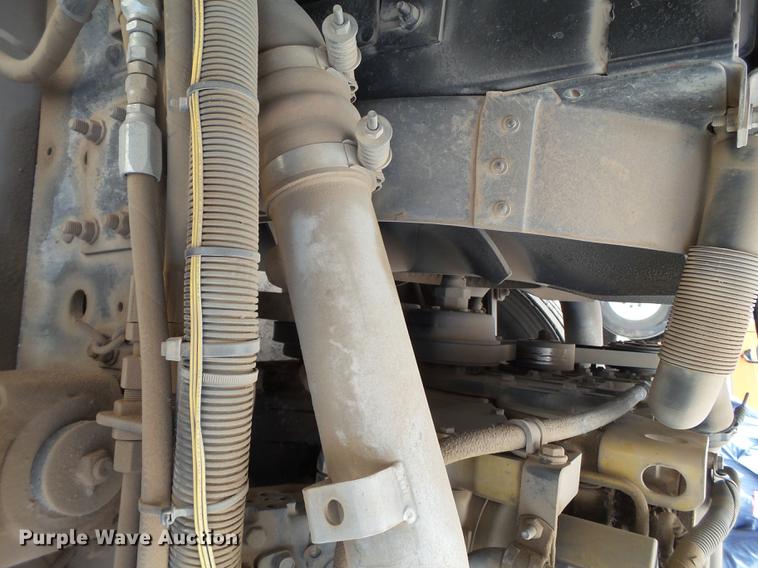 image for item EN9620 1999 GMC T6500 road striper truck