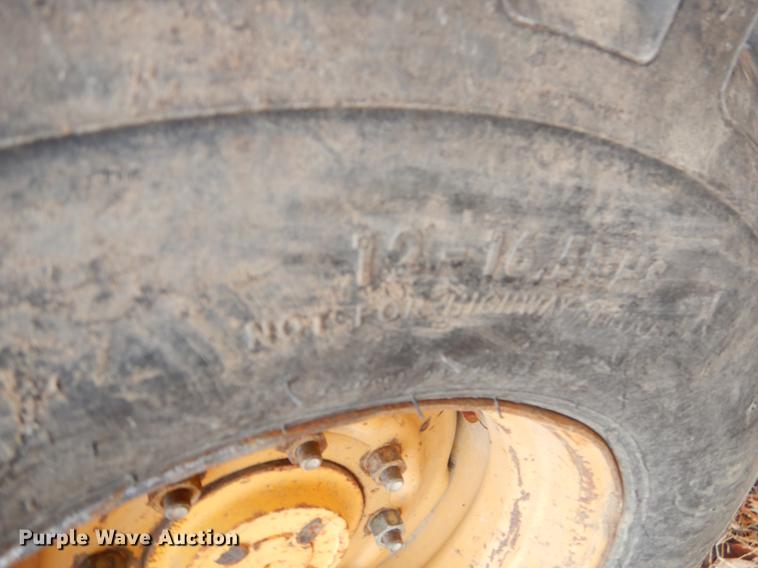 image for item ER9262 New Holland LS180 skid steer