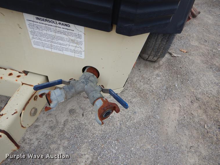 image for item ER9273 1999 Ingersoll Rand 185 air compressor