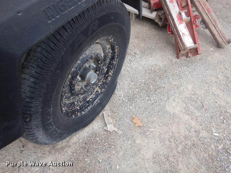 image for item ER9273 1999 Ingersoll Rand 185 air compressor