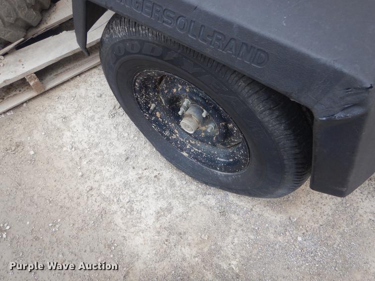 image for item ER9273 1999 Ingersoll Rand 185 air compressor