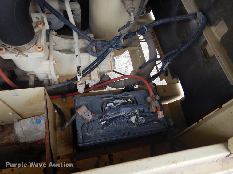 image for item ER9273 1999 Ingersoll Rand 185 air compressor