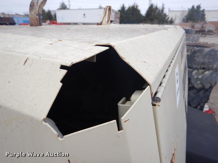 image for item ER9273 1999 Ingersoll Rand 185 air compressor