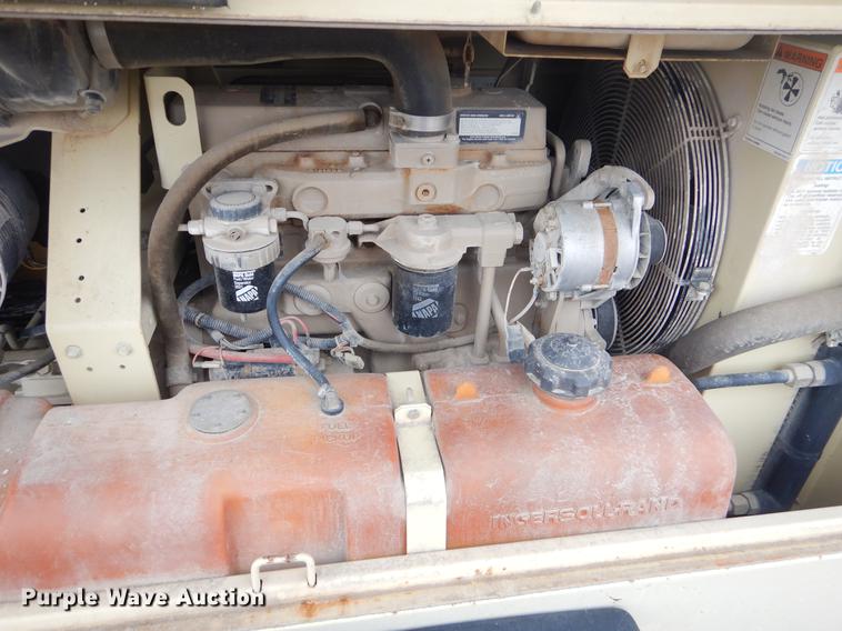 image for item ER9273 1999 Ingersoll Rand 185 air compressor