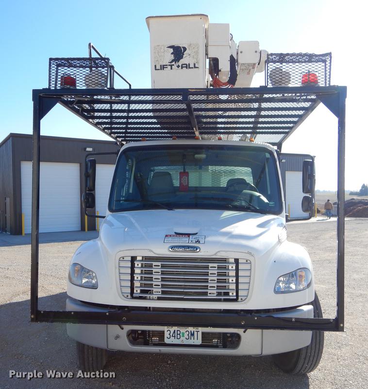 image for item ER9302 2005 Freightliner Business Class M2 bucket truck