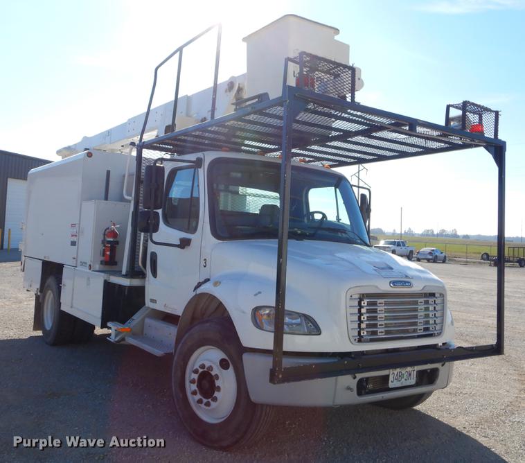 image for item ER9302 2005 Freightliner Business Class M2 bucket truck