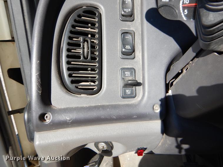 image for item ER9302 2005 Freightliner Business Class M2 bucket truck