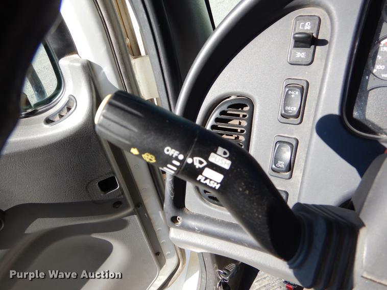 image for item ER9302 2005 Freightliner Business Class M2 bucket truck