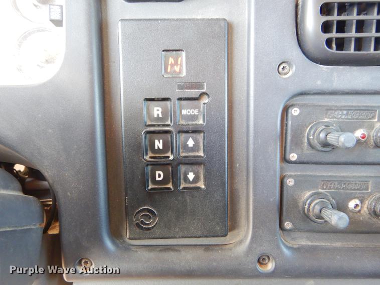 image for item ER9302 2005 Freightliner Business Class M2 bucket truck